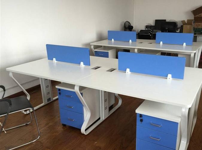 办公家具办公桌生产厂家定做屏风隔断组合4人位职员桌椅员工位