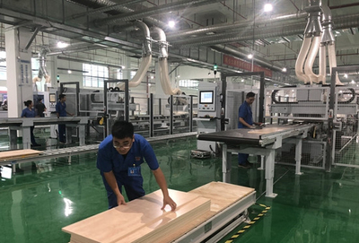 南宁一产业园无毒全屋定制家具生产线投产